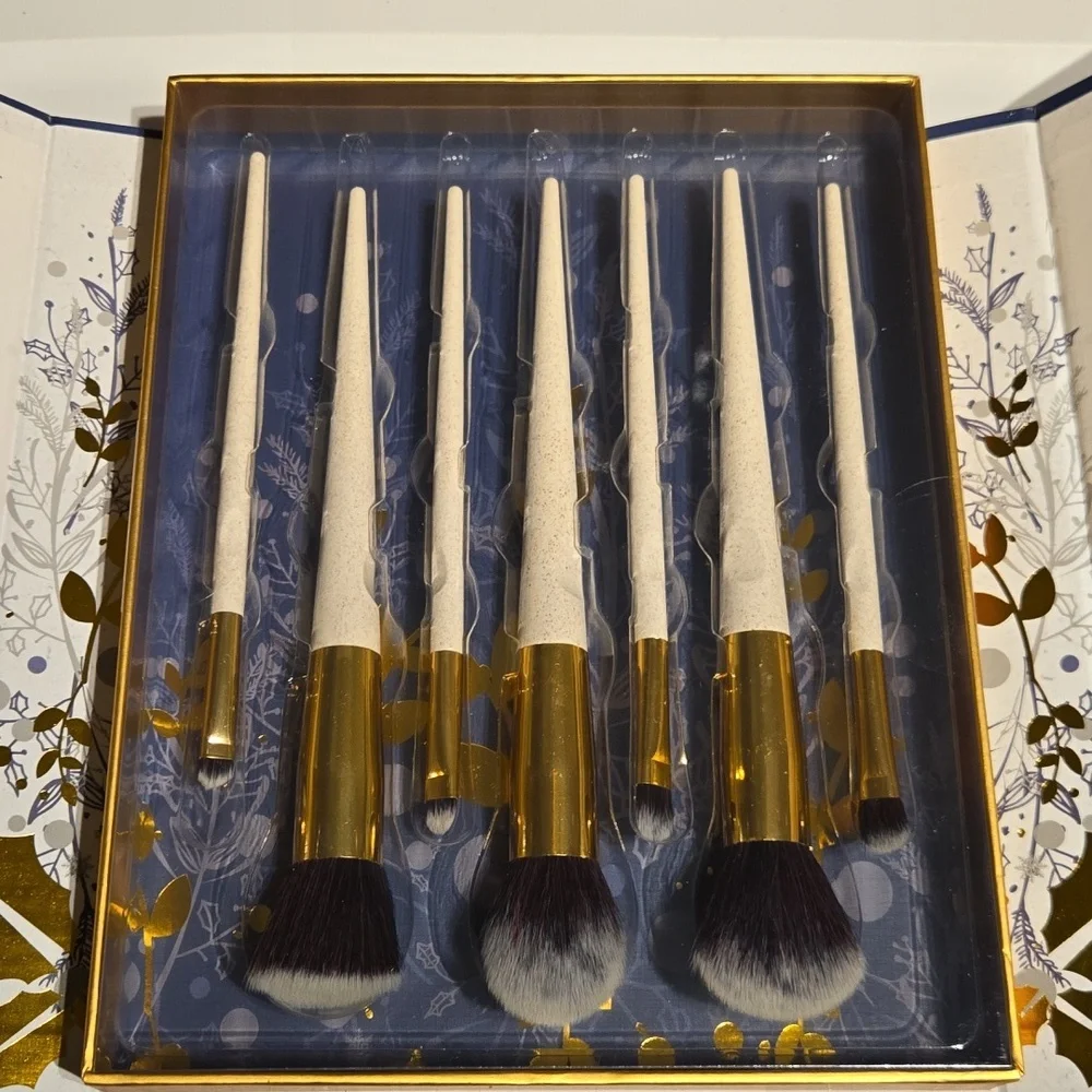 Makeup 7 pc Brush set NWT